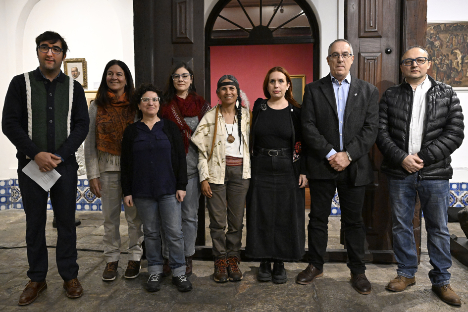 Autoridades posando para la foto 