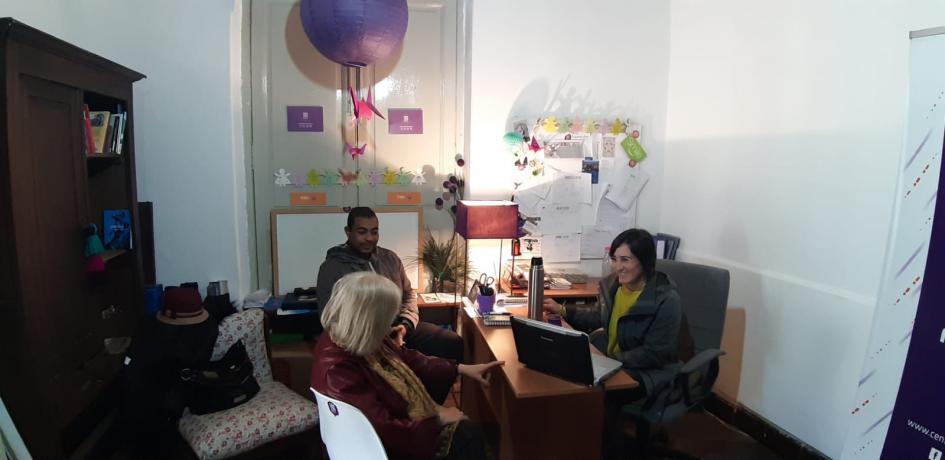 La directora de Centros MEC visitó Cerro Largo Plano general de reunión