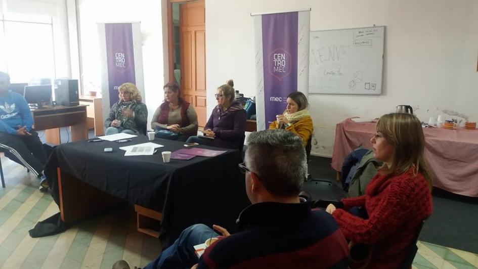 Segunda jornada de capacitación Personas en reunión