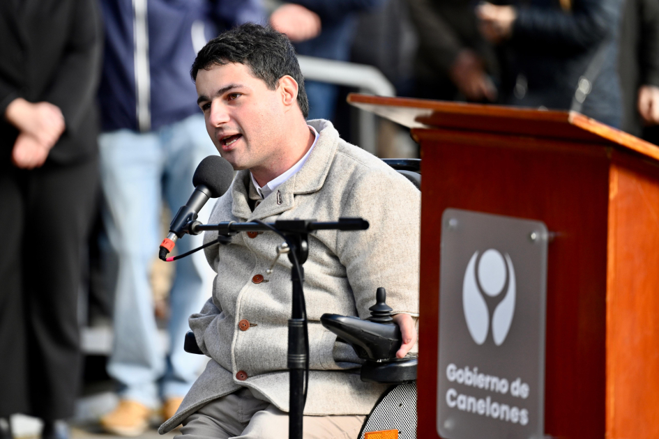 Ministro Mahía participó de la conmemoración del 262º aniversario del nacimiento de Artigas Ministro Mahía participó de la conmemoración del 262º aniversario del nacimiento de Artigas