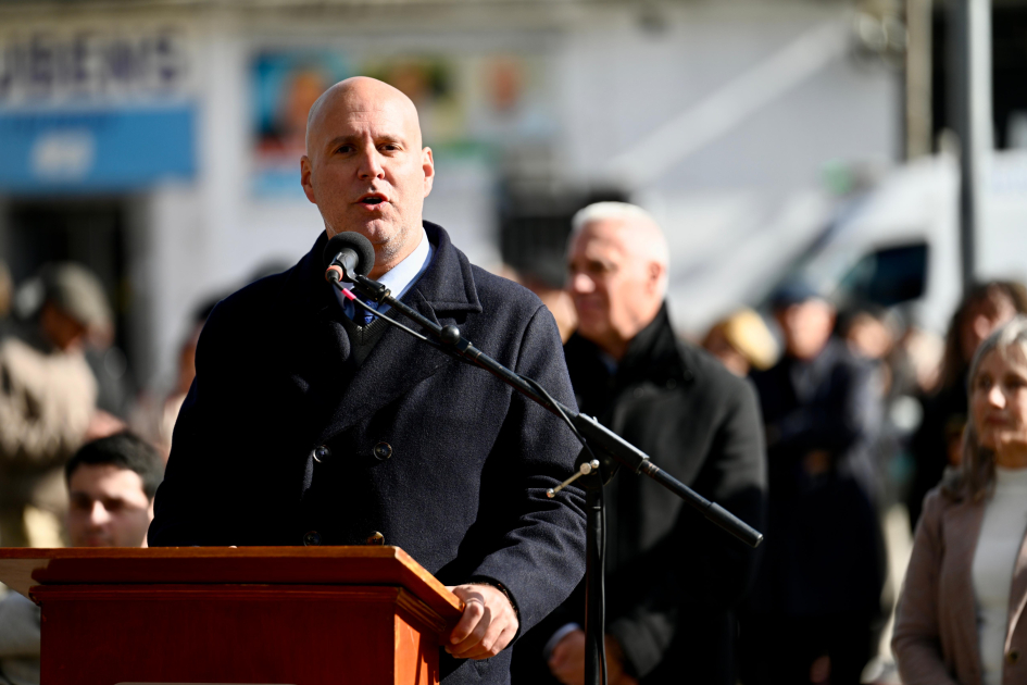 Ministro Mahía participó de la conmemoración del 262º aniversario del nacimiento de Artigas Ministro Mahía participó de la conmemoración del 262º aniversario del nacimiento de Artigas