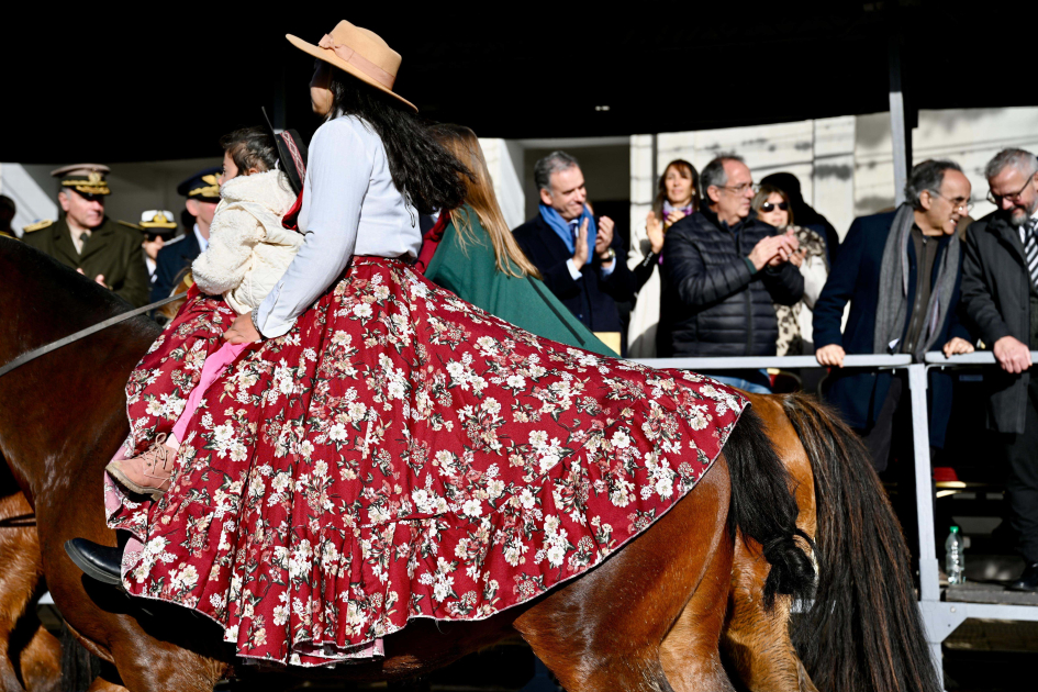 Ministro Mahía participó de la conmemoración del 262º aniversario del nacimiento de Artigas Ministro Mahía participó de la conmemoración del 262º aniversario del nacimiento de Artigas