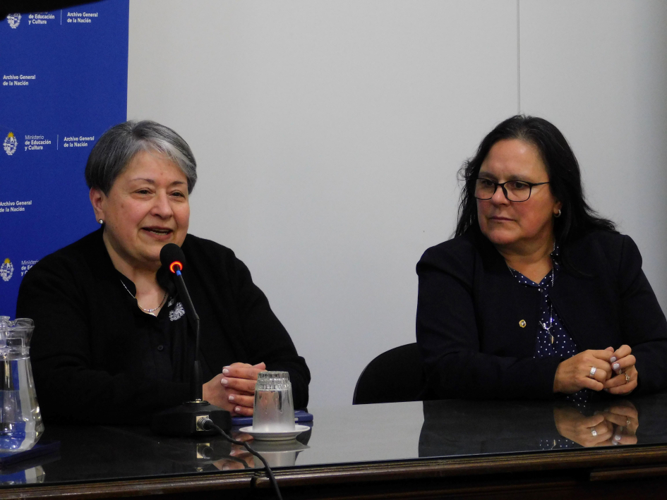 La Sra. ministra (interina), Gabriela Verde y la directora del AGN, Alejandra Villar.