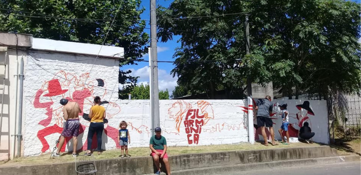 Proyecto Pintó Niños pintando muro