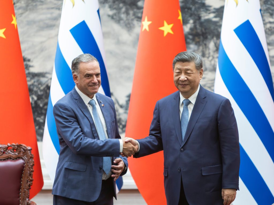 Yamandú Orsi y Xi Jinping. Foto: Presidencia