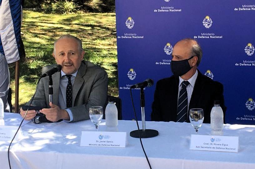 Ministro Pablo da Silveira y su par de Defensa Nacional, Javier García. Autoridades