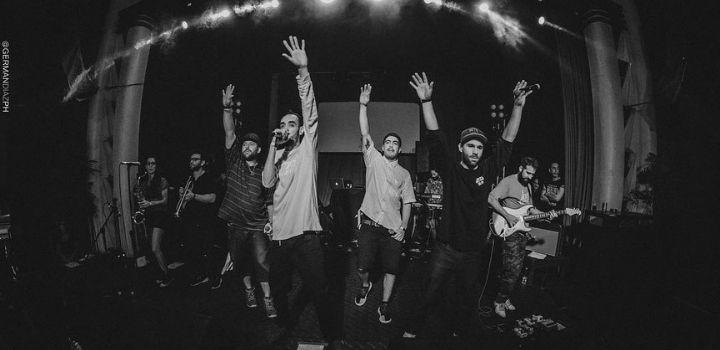 Rock Grupo de chicos de rock cantando