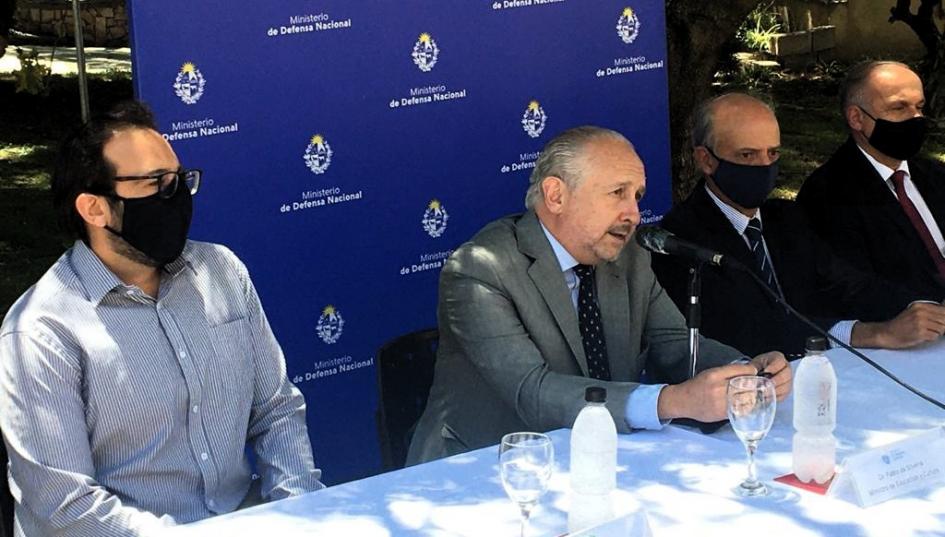 De izq. a der.: Leandro Folgar, Pablo da Silveira, Javier García y Rivera Elgue. Autoridades en mesa