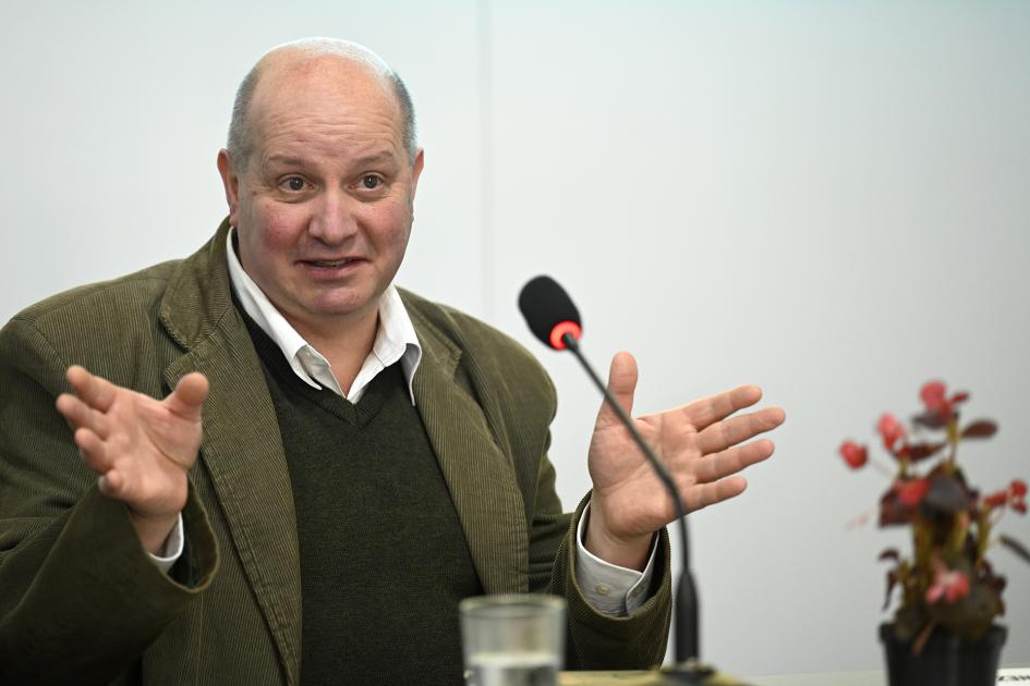 Imagen del señor Alejandro Yemini, coordinador de Sinopsis.
