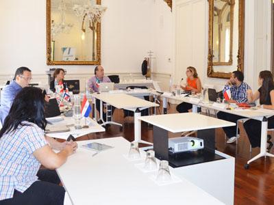 mesa de trabajo con integrantes mesa de trabajo con integrantes