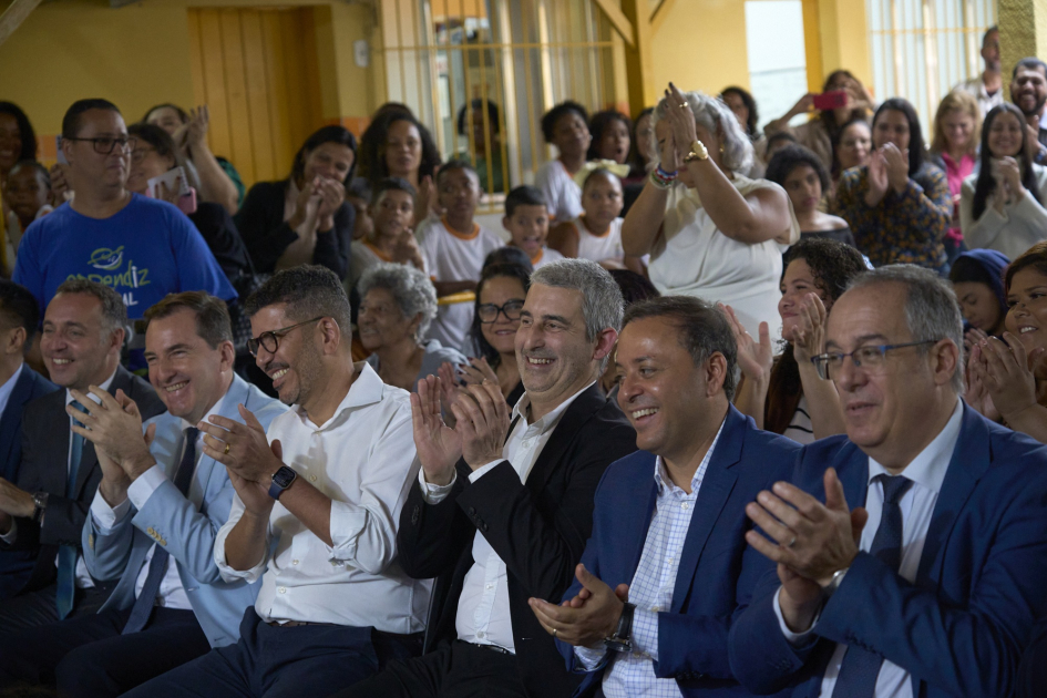 Ministro en primera fila junto a autoridades