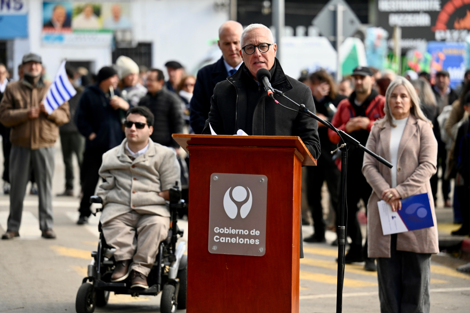Ministro Mahía participó de la conmemoración del 262º aniversario del nacimiento de Artigas Ministro Mahía participó de la conmemoración del 262º aniversario del nacimiento de Artigas
