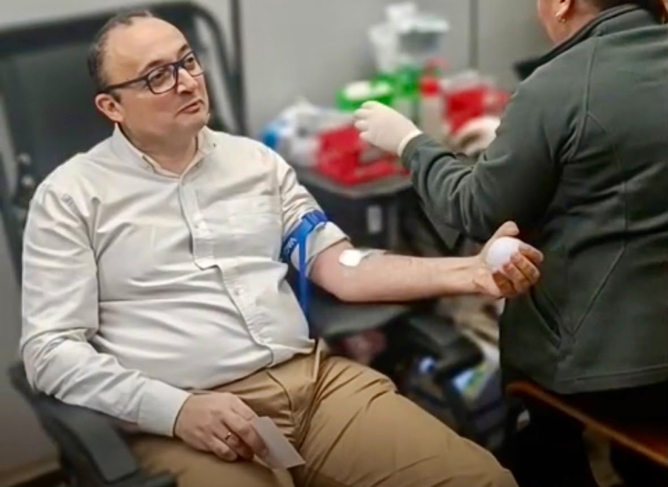 El director general del MEC, Carlos Varela Ubal, se sumó a la jornada de donación El director general del MEC, Carlos Varela Ubal, se sumó a la jornada de donación