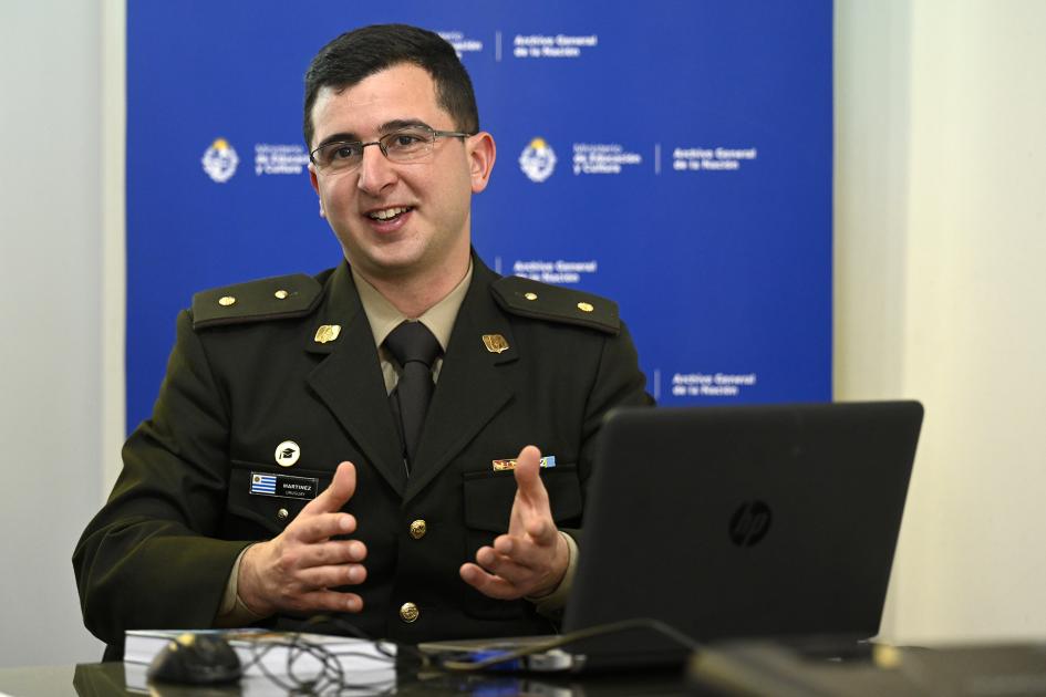 Imagen del geólogo del Instituto Geográfico Militar, Alf. Lic. Pedro Martínez.