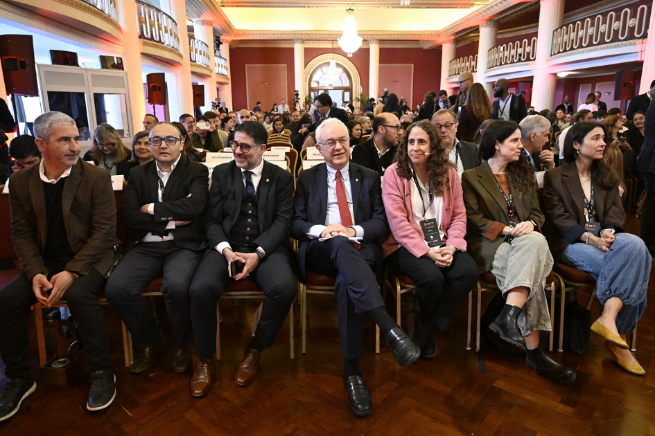 Autoridades de la educación en primera fila