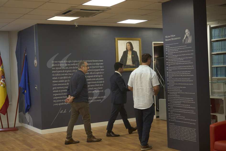 Ministro recorre la Biblioteca de Río de Janeiro 