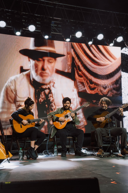 Músicos presentes por los cien años de Aníbal Sampayo
