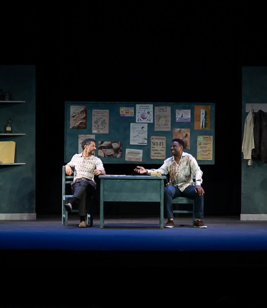 Dos hombres en el escenario 