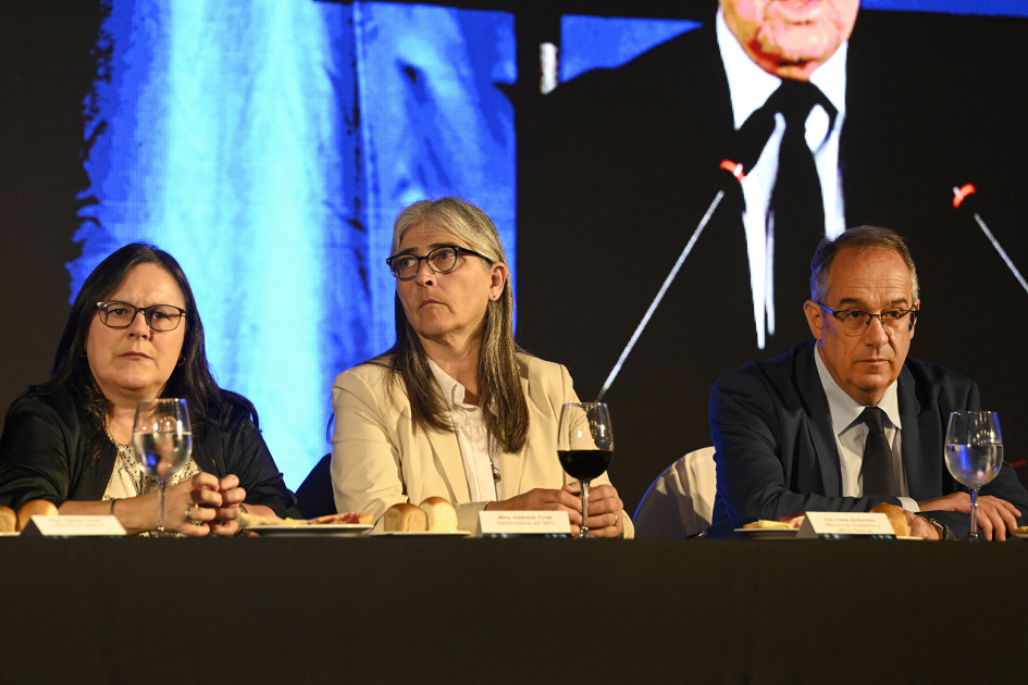 Ministro Mahía, Ministra Etcheverry y Subsecretaria Verde