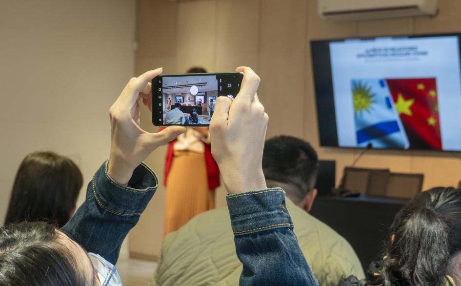China - Uruguay: encuentro editorial para el intercambio cultural y comercial
