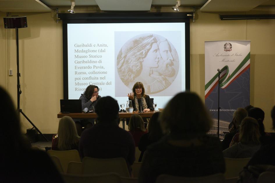 Sala completa donde se realizó la conferencia