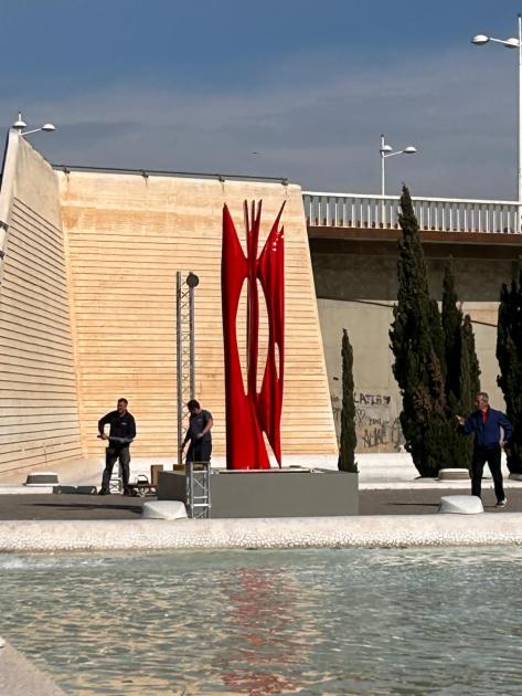 Esculturas del artista Pablo Atchugarry, en la Ciudad de las Artes y las Ciencias de Valencia