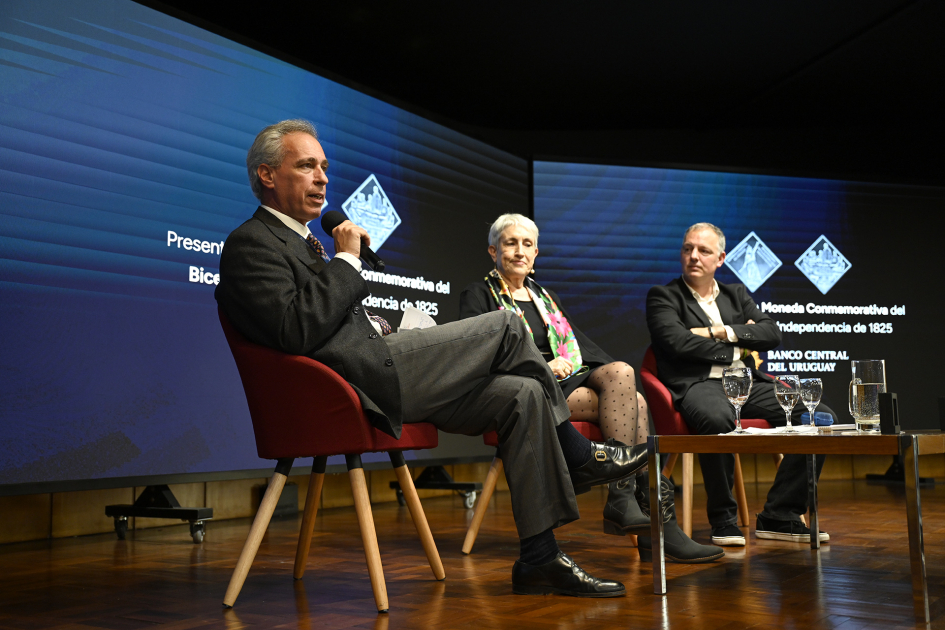 Julio Luis Sanguinetti, Elizabeth Oria y Gabriel Quirici.