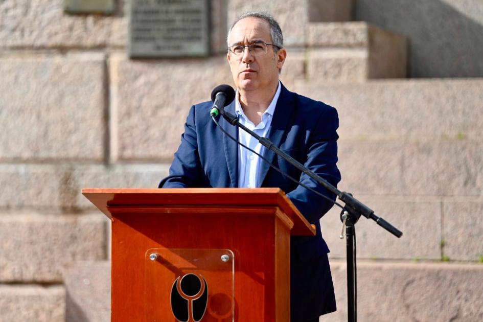 El ministro José Carlos Mahía fue el orador en representación del Poder Ejecutivo El ministro José Carlos Mahía habla en público