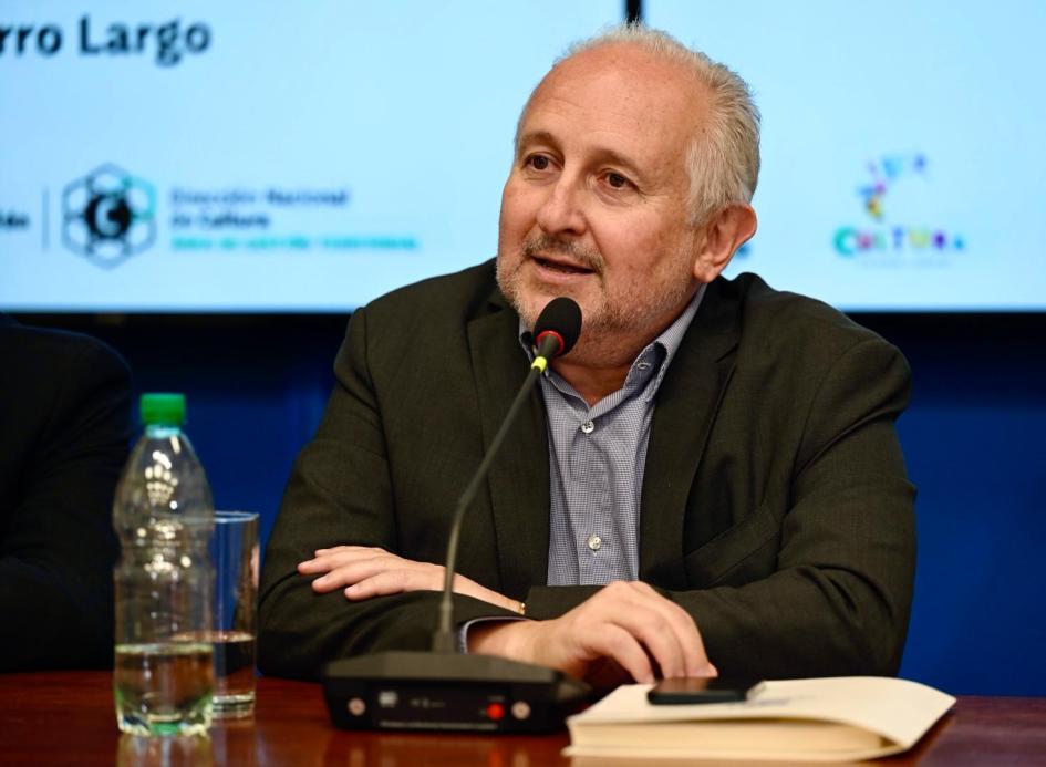 Da Silveira anunció la distribución de un fondo de 18 millones de pesos en apoyo a los CCN. Ministro Da Silveira, habla en público