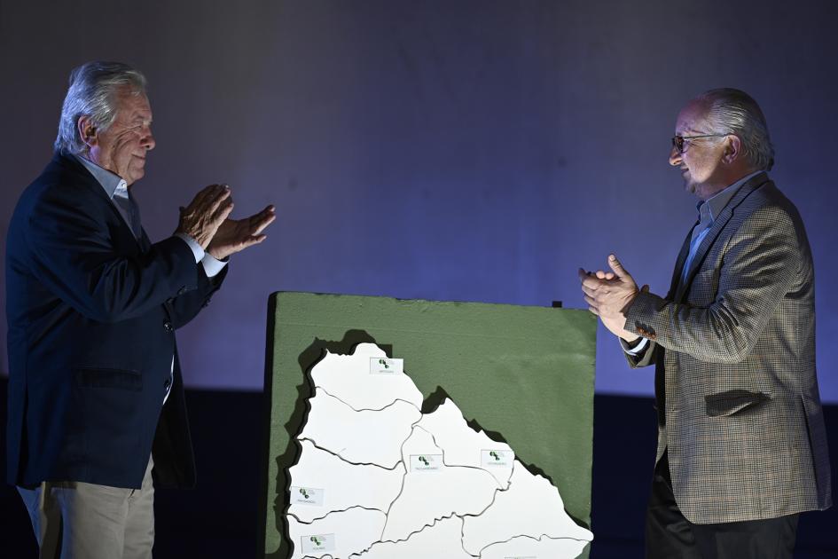El intendente de Colonia, Carlos Moreira, y el ministro Pablo da Silveira.