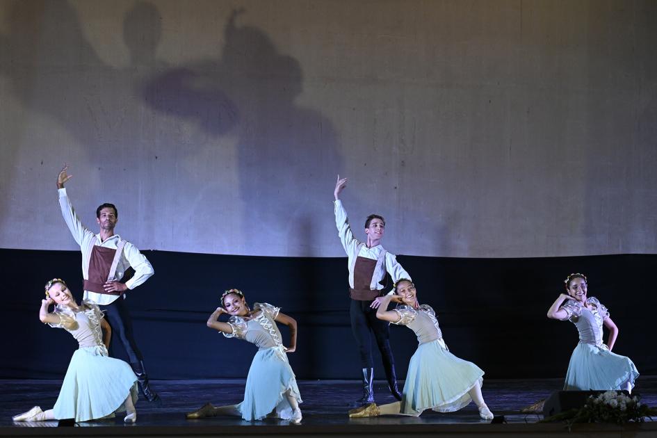 Actuación del Ballet Juvenil de Colonia.