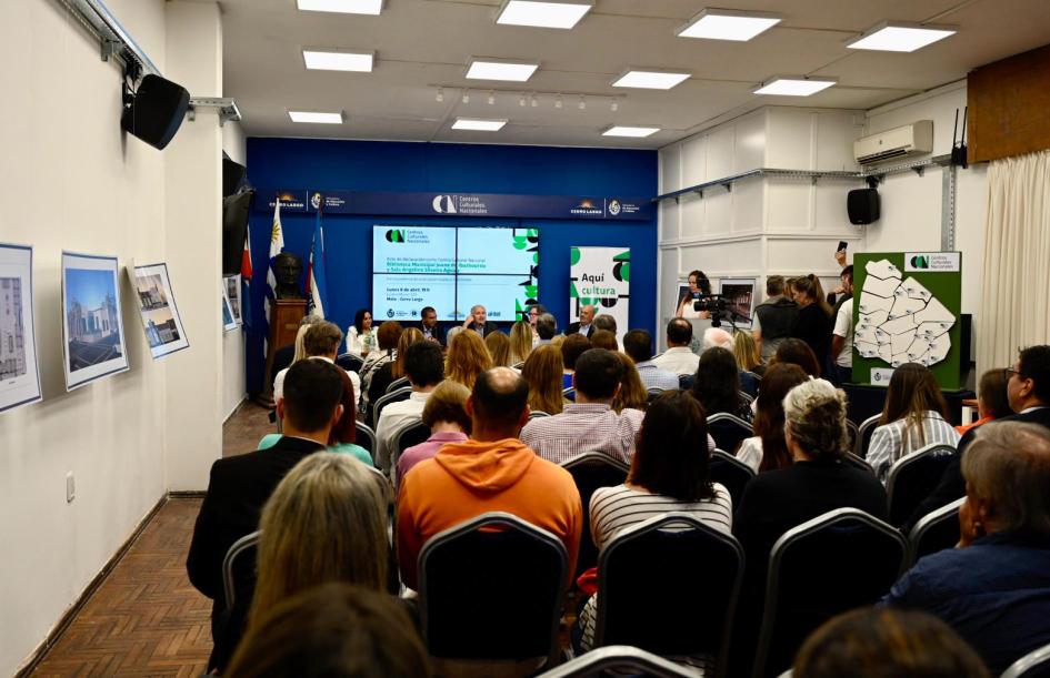 Participaron de la declaración autoridades nacionales, locales y público en general Personas en sala