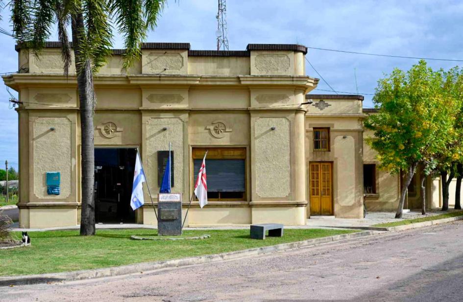 Fachada del Museo de las Primeras Ciudadanas Sudamericanas en Cerro Chato Fachada de El Museo de las Primeras Ciudadanas Sudamericanas en Cerro Chato
