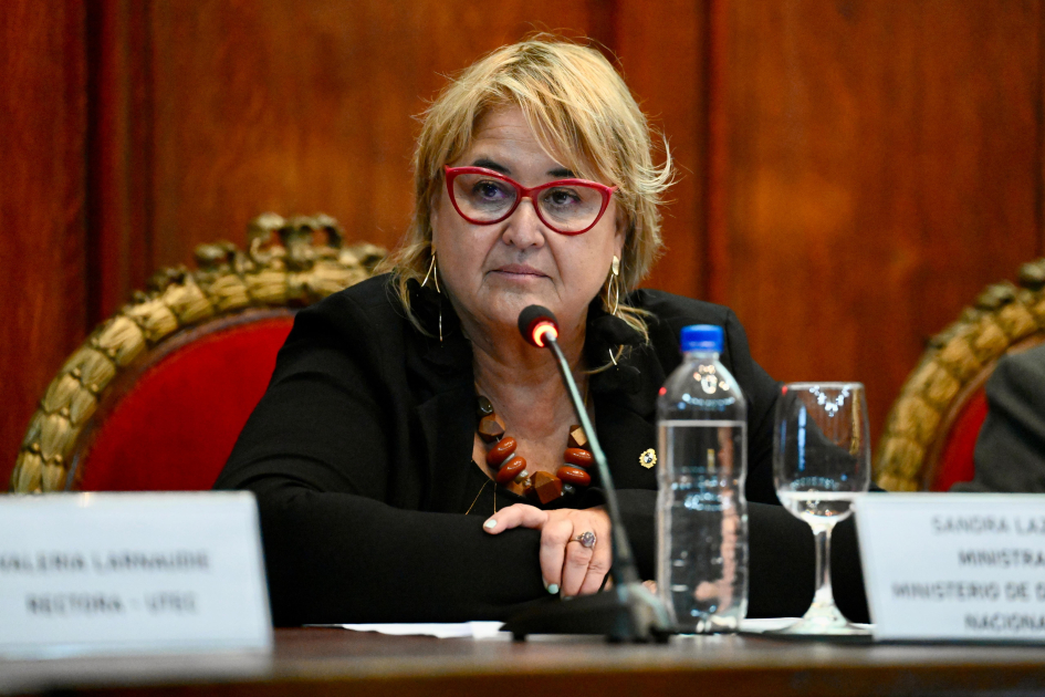 Ministra de Defensa Nacional, Sandra Lazo