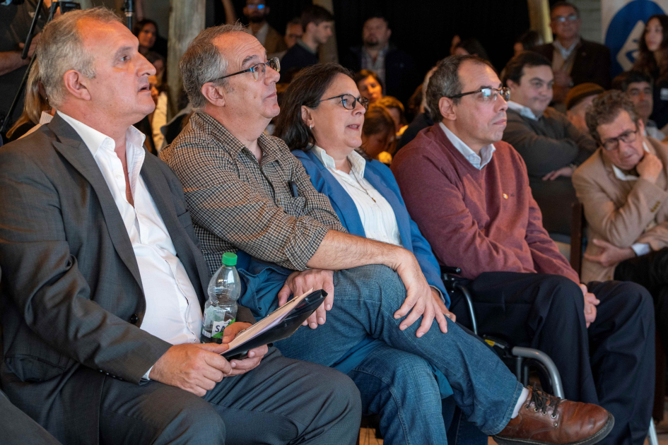 Autoridades en la celebración de la designación de Manantiales Serranos como Geoparque Mundial