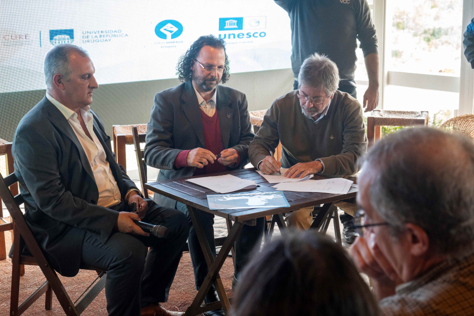 Intendente Ximénez y Rector de la Udelar, Cancela firman convenio