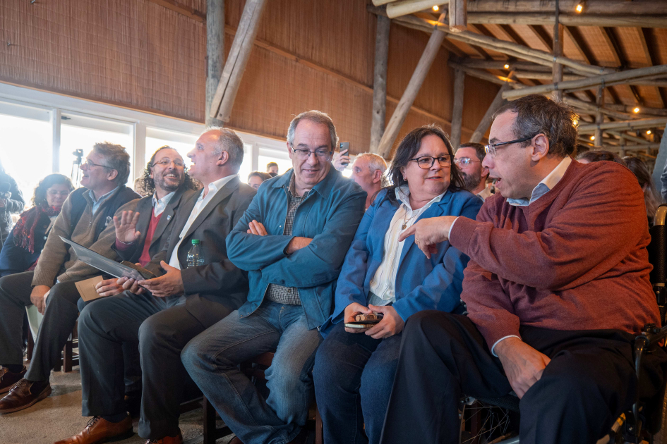 Autoridades en la celebración de la designación de Manantiales Serranos como Geoparque Mundial