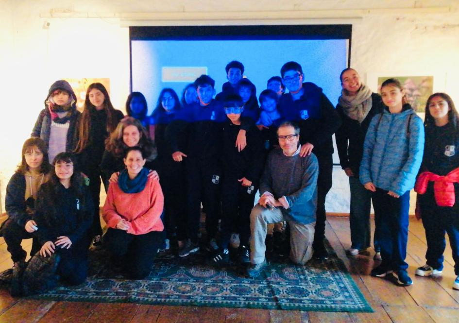 Claudia Piccini y Gabriela De La Escalera con estudiantes del Liceo Nº 20 de Montevideo Claudia Piccini y Gabriela De La Escalera con estudiantes del Liceo Nº 20 de Montevideo