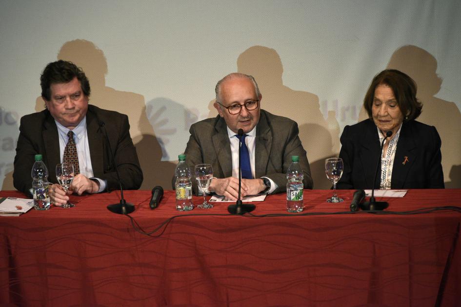 Autoridades del MEC y la actriz Cristina Morán en mesa