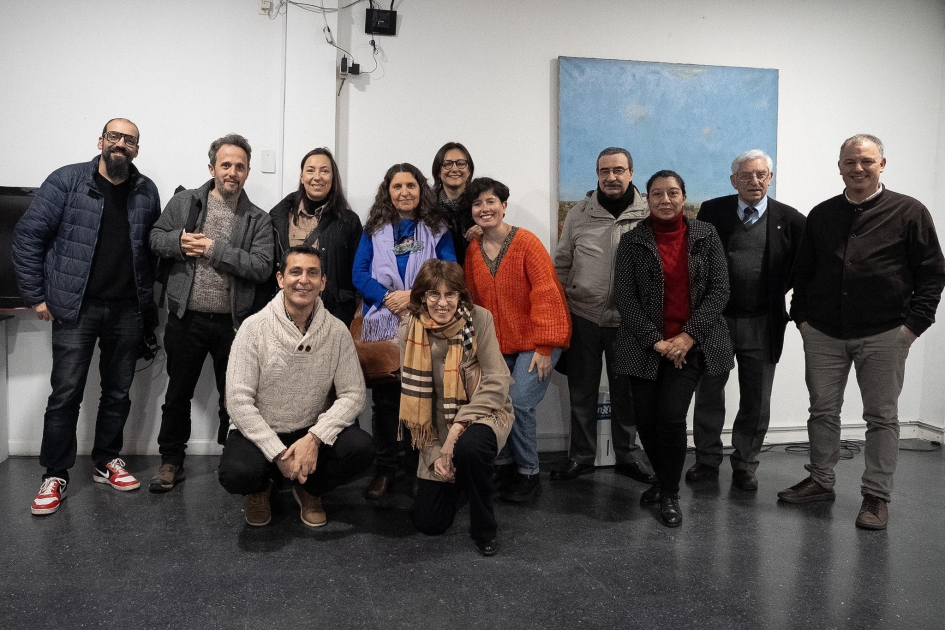Personas posan para foto
