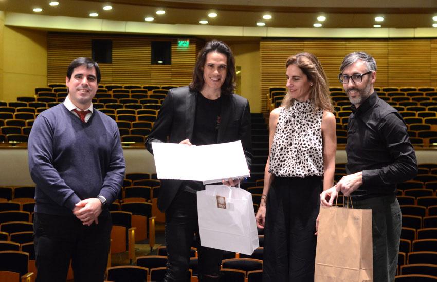 Edinson Cavani junto al Consejo Directivo del Sodre