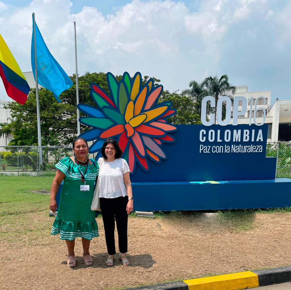 La Dra. Mariana Cosse junto a una representante de Bolivia La Dra. Mariana Cosse junto a una representante de Bolivia