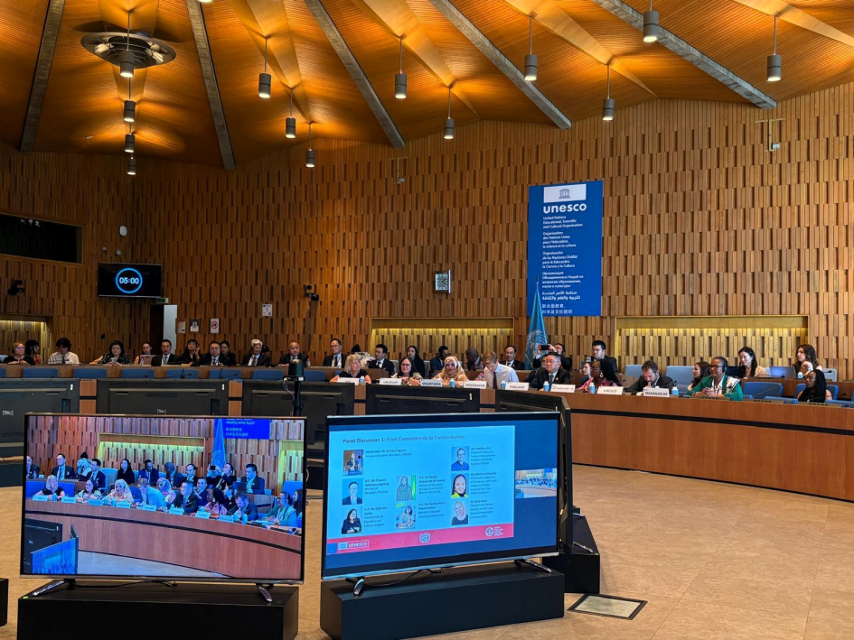 Subsecretaria participó en reunión internacional sobre educación inclusiva Plano general de la sala donde se realizó la cumbre