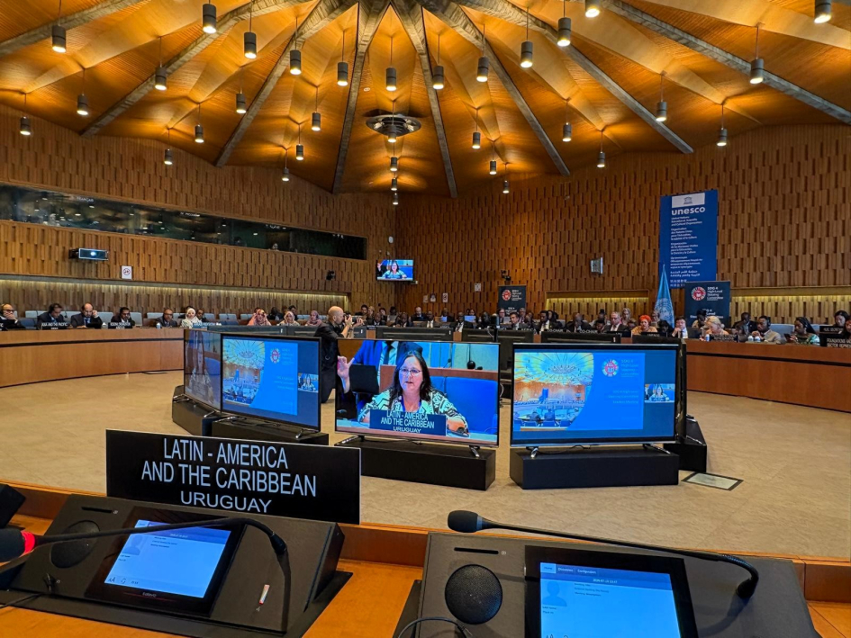 Subsecretaria participó en reunión internacional sobre educación inclusiva Plano general de la sala donde se realizó la cumbre