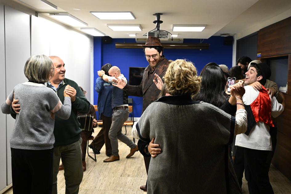 Personas bailando tango