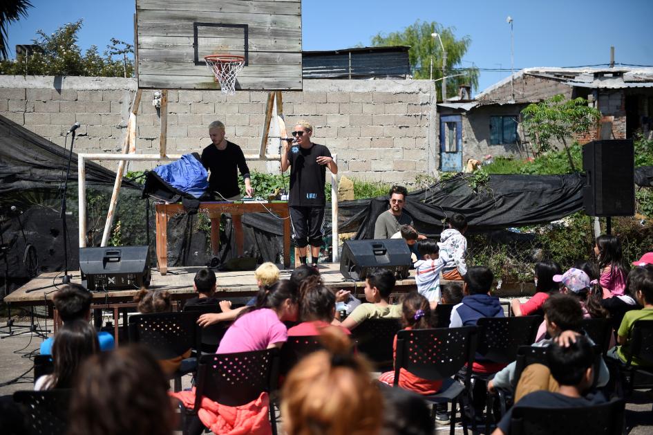 BAILAR LA PRIMAVERA - Urbano Oeste BAILAR LA PRIMAVERA - Urbano Oeste
