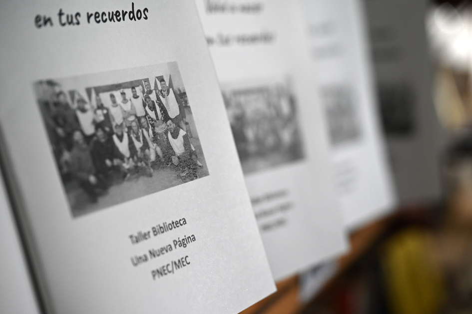 plano detalle de una impresión de libro