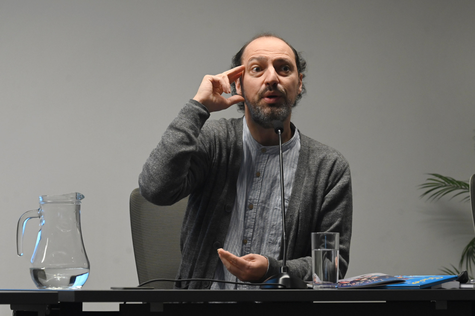 Felipe Munita exponiendo