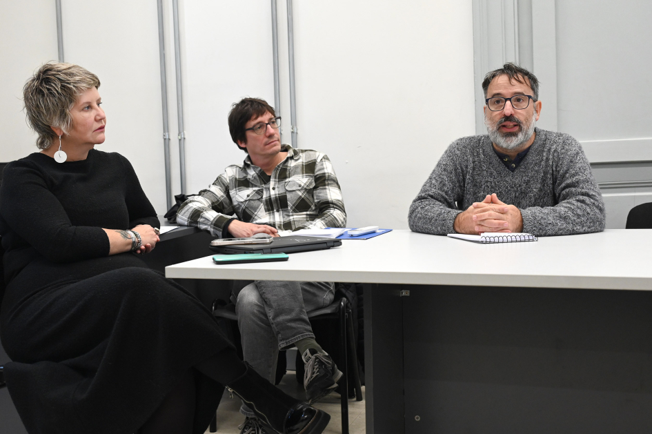 Persona exponiendo