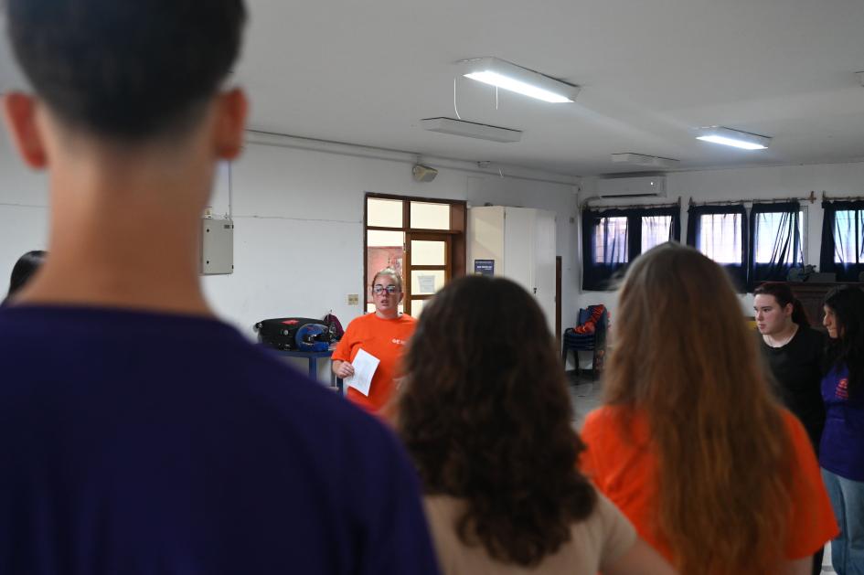 Adolescentes en un taller Adolescentes en un taller